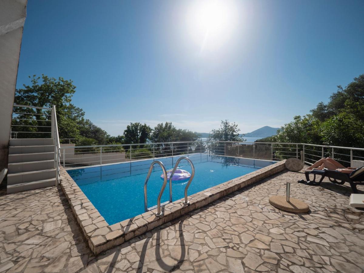 Seaview Couple With Pool-przno