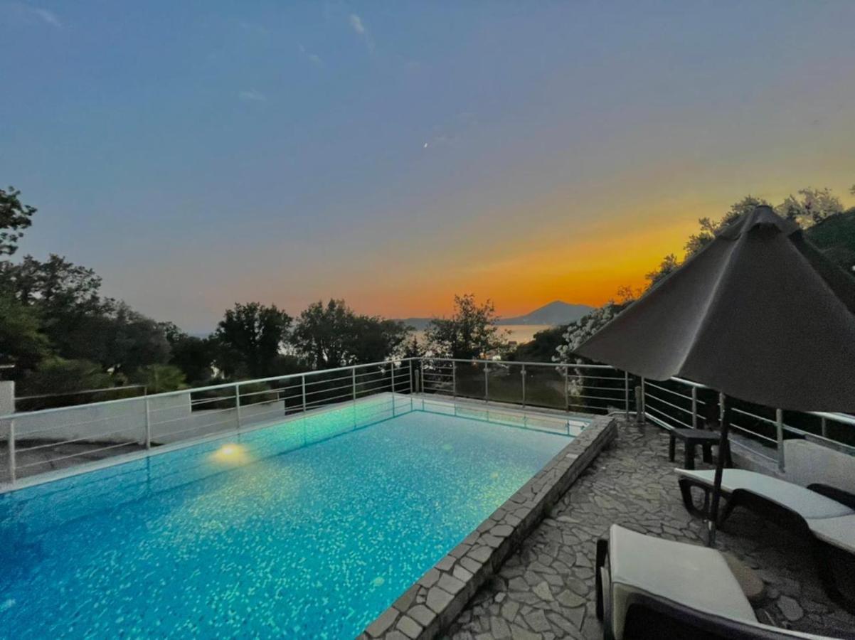 Апартаменты Seaview Couple With Pool-przno