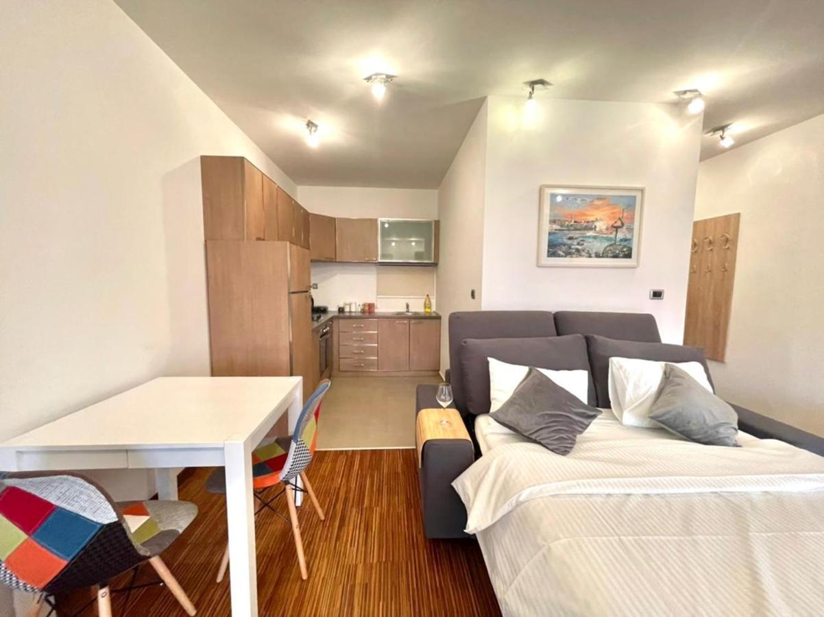 Апартаменты Seaview Couple With Pool-przno Пржно