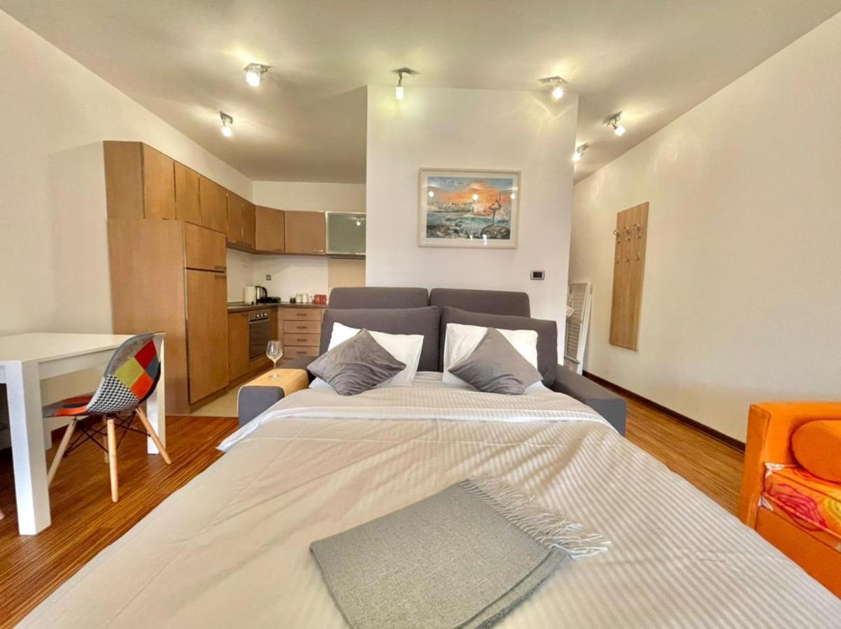 Апартаменты Seaview Couple With Pool-przno